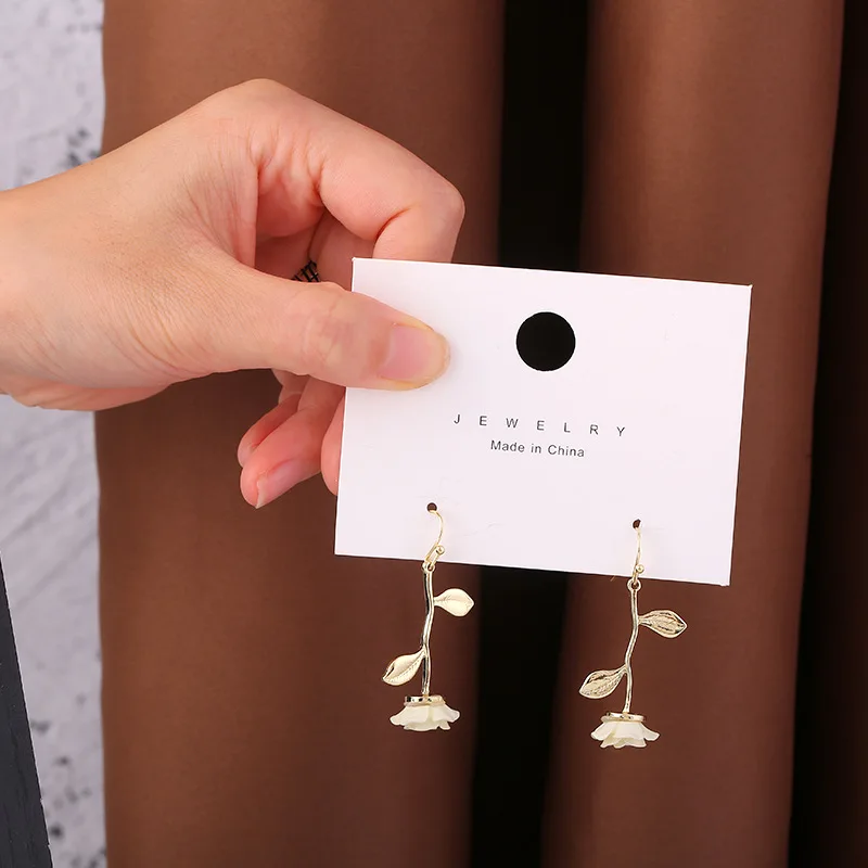 Delicate Rose Flowers Drop Earrings Fashion Romantic Earrings Metal Contracted Charm Gold Earrings Korean Women Brincos
Delicate Rose Flowers Drop Earrings Fashion Romantic Earrings Metal Contracted Charm Gold Earrings Korean Women Brincos