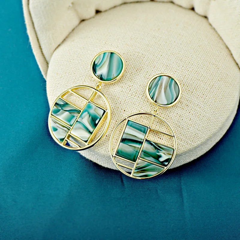 Autumn Winter Ins Celebrity Mesh Round Retro Earrings Personality Acrylic Contrast Patchwork Hollow Ear Hoops Studs Ear Studs
Autumn Winter Ins Celebrity Mesh Round Retro Earrings Personality Acrylic Contrast Patchwork Hollow Ear Hoops Studs Ear Studs
