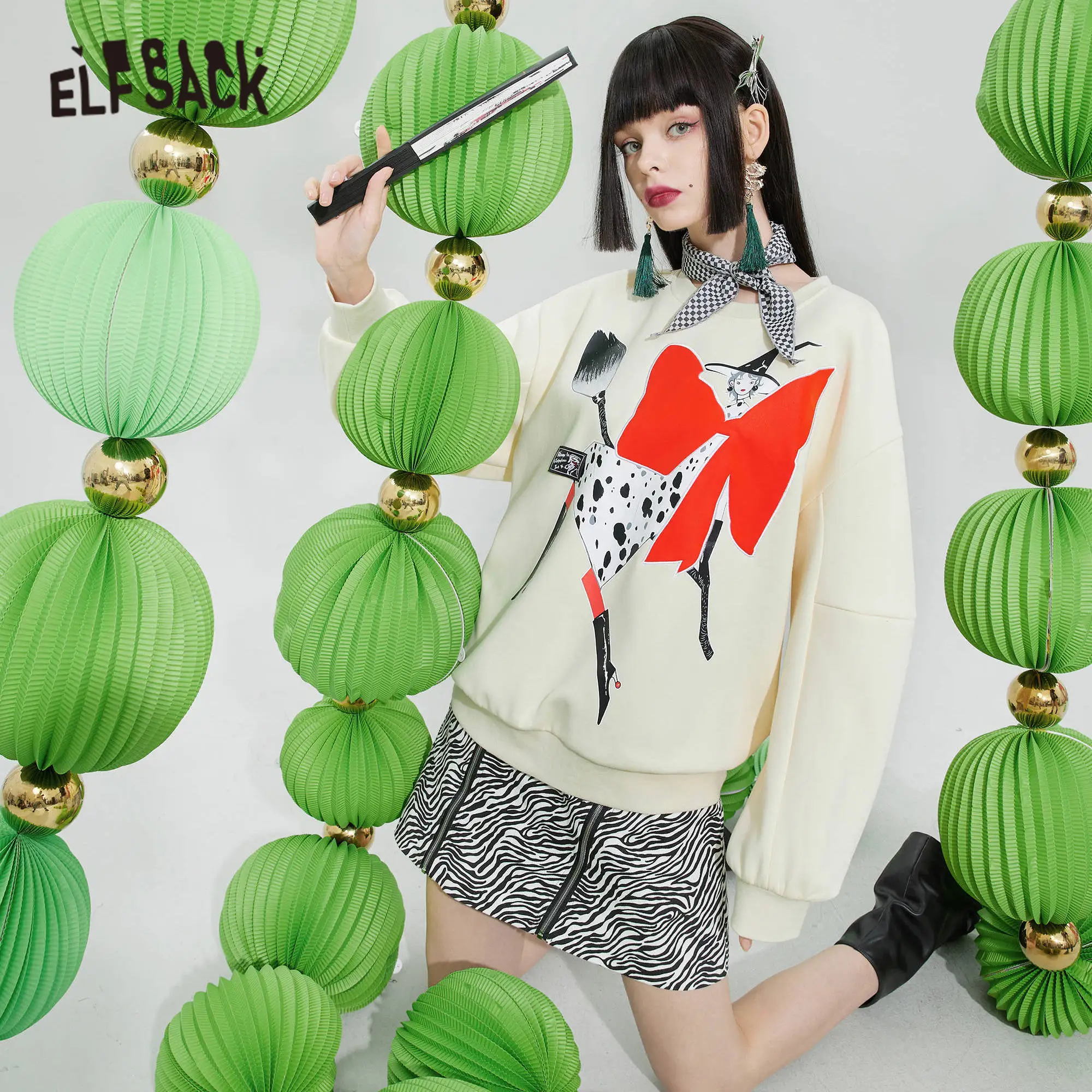 ELFSACK Harajuku Graphic Chic Drawstring Casual Hoodies Sweatshirt Women,2021 Winter Vintage Korean Ladies Daily Top
ELFSACK Harajuku Graphic Chic Drawstring Casual Hoodies Sweatshirt Women,2021 Winter Vintage Korean Ladies Daily Top