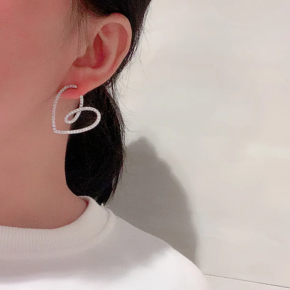 Wave Love Earrings Creative Sweet Simple Atmosphere Exaggerated S925 Silver Needle Hollow Curve Heart Shape Earrings 
Wave Love Earrings Creative Sweet Simple Atmosphere Exaggerated S925 Silver Needle Hollow Curve Heart Shape Earrings