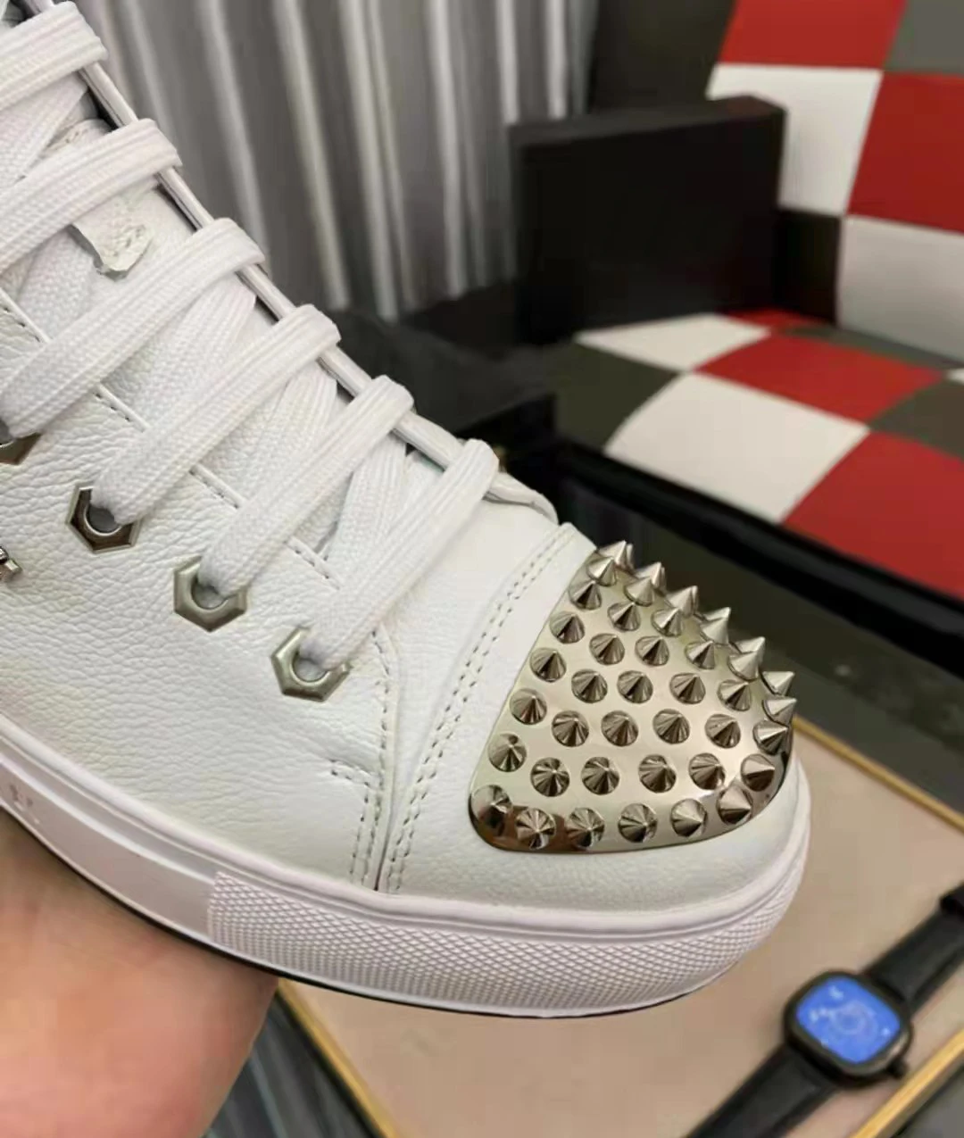 021 autumn and winter new imported leather rivet elements high quality trend men's fashion high state sports shoes 38-44 size
021 autumn and winter new imported leather rivet elements high quality trend men's fashion high state sports shoes 38-44 size