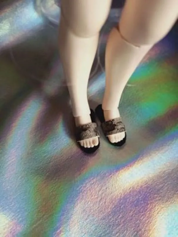 Blythes 1/6 size doll shoes versatile summer slippers flat foot doll shoes 4 color optional doll accessories
Blythes 1/6 size doll shoes versatile summer slippers flat foot doll shoes 4 color optional doll accessories