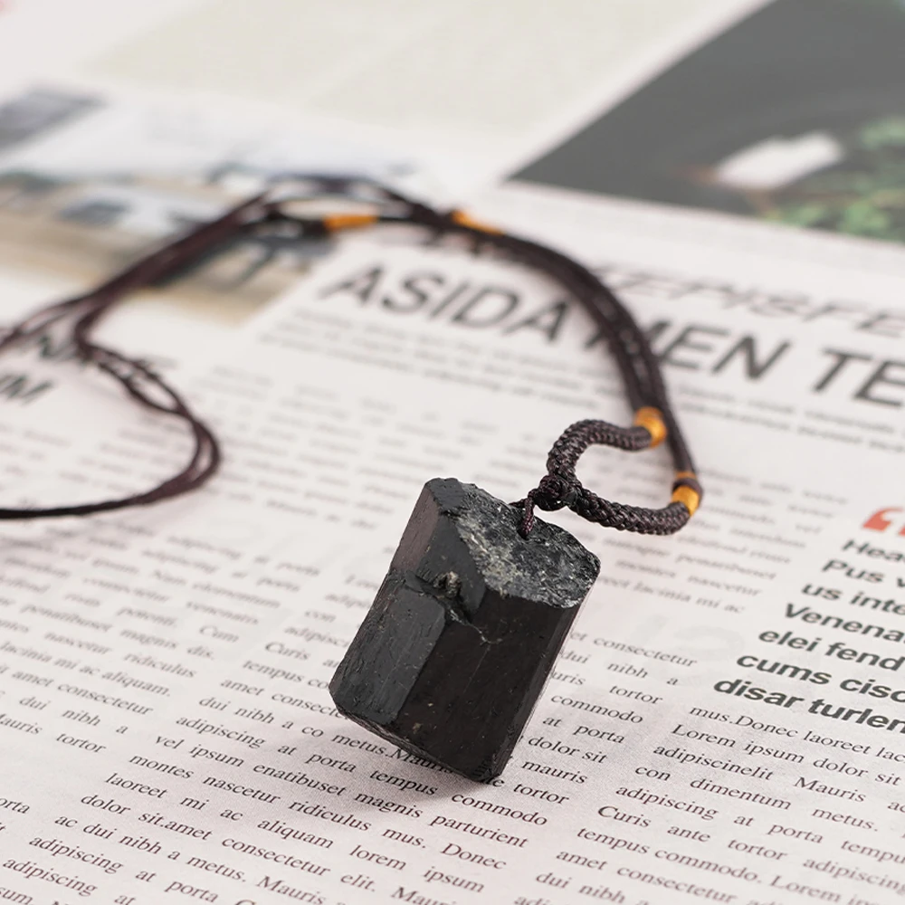 1Pc Hot Fashion Crystal Gem Healing Stone Black Tourmaline Stone Energy Pendant Necklace Crystal Gem Specimen Women Men Jewelry
1Pc Hot Fashion Crystal Gem Healing Stone Black Tourmaline Stone Energy Pendant Necklace Crystal Gem Specimen Women Men Jewelry