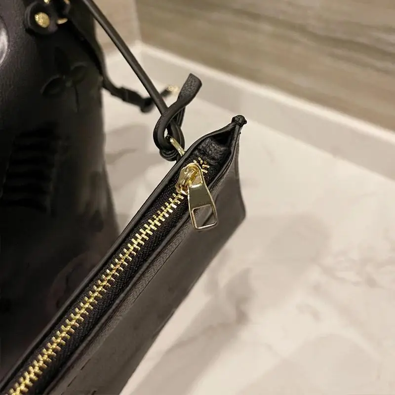 32cm Large Capacity Package Women Handbag Bags Purse Embossing Letter L Wallet Plain Shopping Bag Genuine Leather High Quality
32cm Large Capacity Package Women Handbag Bags Purse Embossing Letter L Wallet Plain Shopping Bag Genuine Leather High Quality