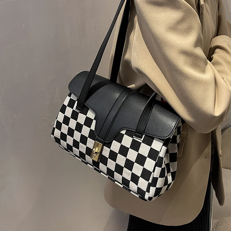 Checkerboard Niche Purses and Handbags Luxury Designer High Fashion Good Quality Shoulder Bag Fashionable Purses and Clutch Bag
Checkerboard Niche Purses and Handbags Luxury Designer High Fashion Good Quality Shoulder Bag Fashionable Purses and Clutch Bag