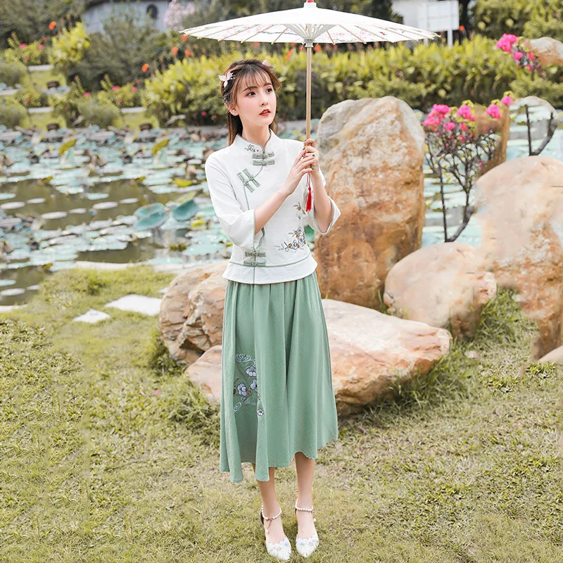 National style embroidered women's clothing 2020 spring and summer cotton and linen stand collar shirt skirt two-piece suit
National style embroidered women's clothing 2020 spring and summer cotton and linen stand collar shirt skirt two-piece suit