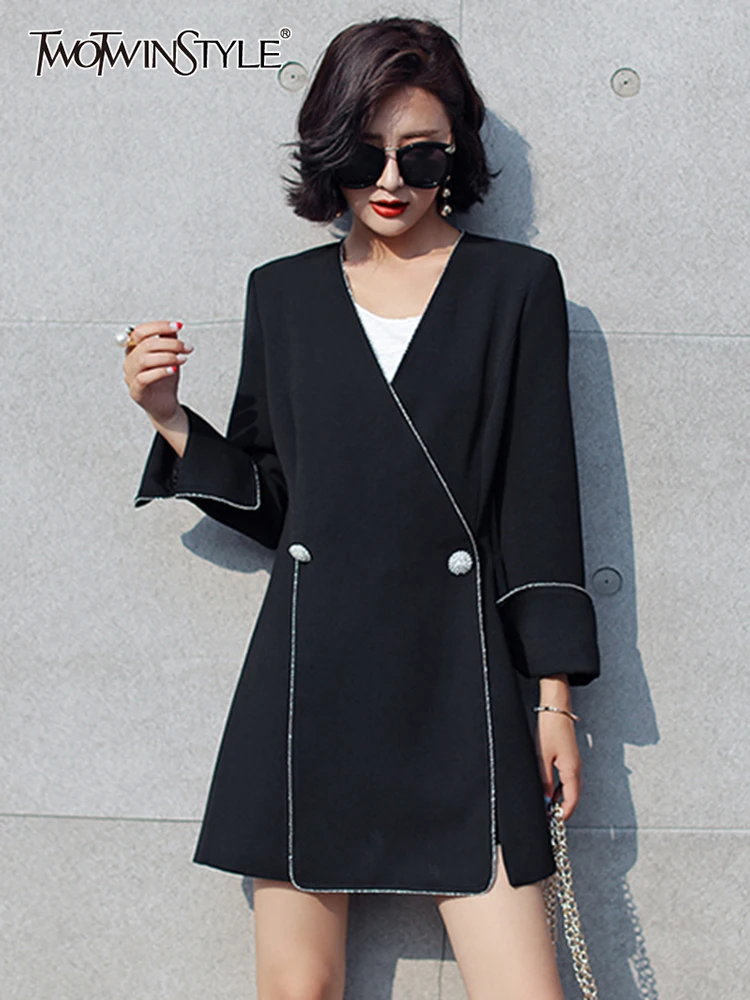 TWOTWINSTYLE Minimalist Black Blazers Coat For Women V Neck Loose Long Sleeve Straight Coats Female 2022 Autumn Fashion Clothing
TWOTWINSTYLE Minimalist Black Blazers Coat For Women V Neck Loose Long Sleeve Straight Coats Female 2022 Autumn Fashion Clothing
