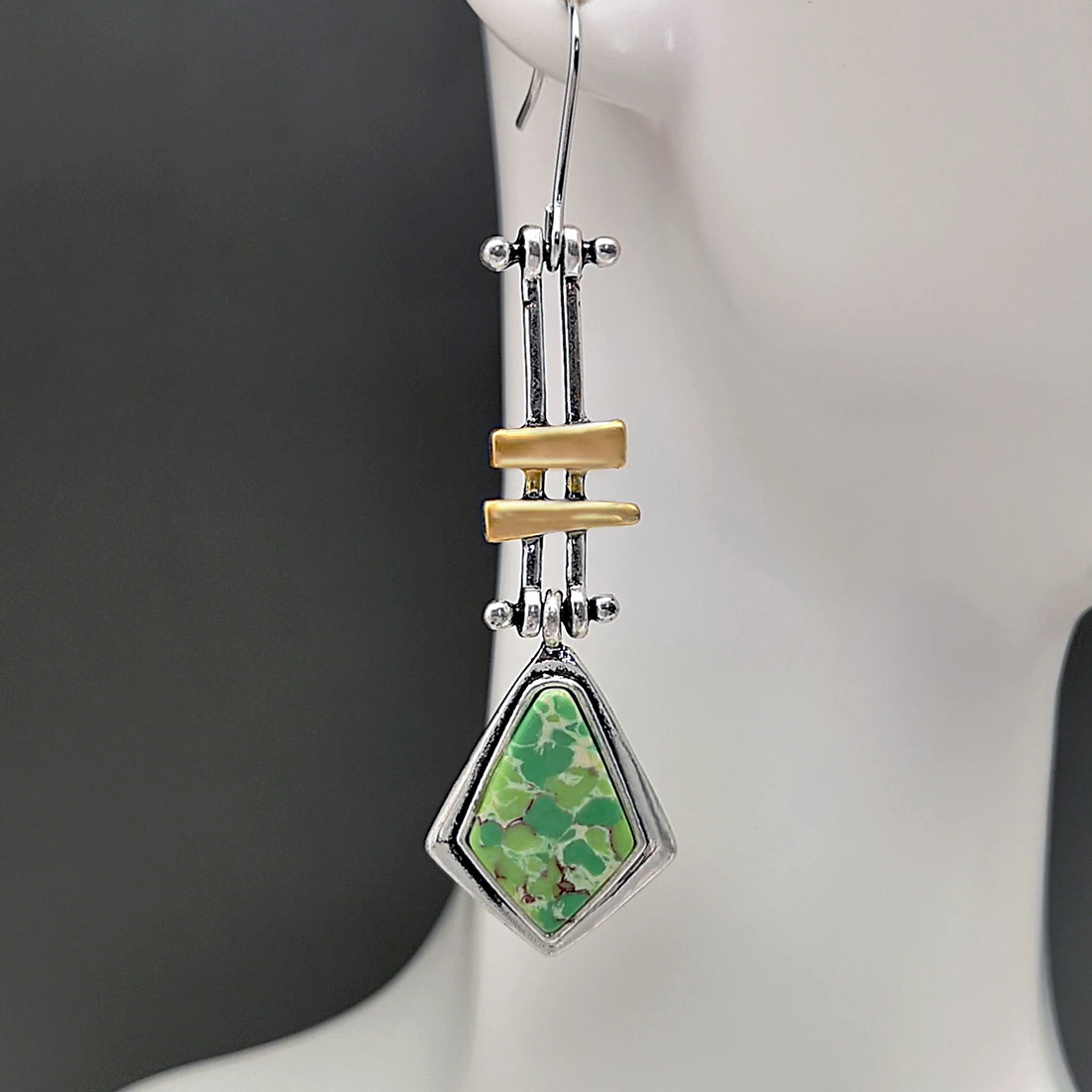 Fashion Inlaid Turquoise Color Separation High-class Women's Earrings Creative Wrigley Mechanical Swing Arm Jewelry Wholesale
Fashion Inlaid Turquoise Color Separation High-class Women's Earrings Creative Wrigley Mechanical Swing Arm Jewelry Wholesale