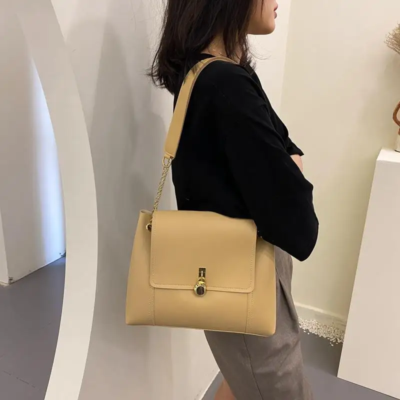 Autumn Winter Women's Bag 2021 Solid Color Shoulder Bag Trend Crossbody Bags For Women Large Capacity PU Leather Handbag Tote
Autumn Winter Women's Bag 2021 Solid Color Shoulder Bag Trend Crossbody Bags For Women Large Capacity PU Leather Handbag Tote