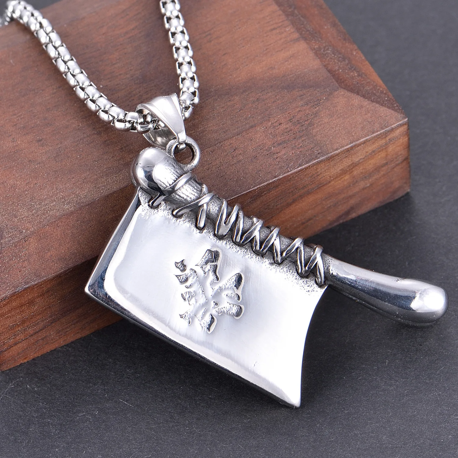 Personalized retro broadsword men's Titanium Steel Pendant Stainless Steel Necklace
Personalized retro broadsword men's Titanium Steel Pendant Stainless Steel Necklace
