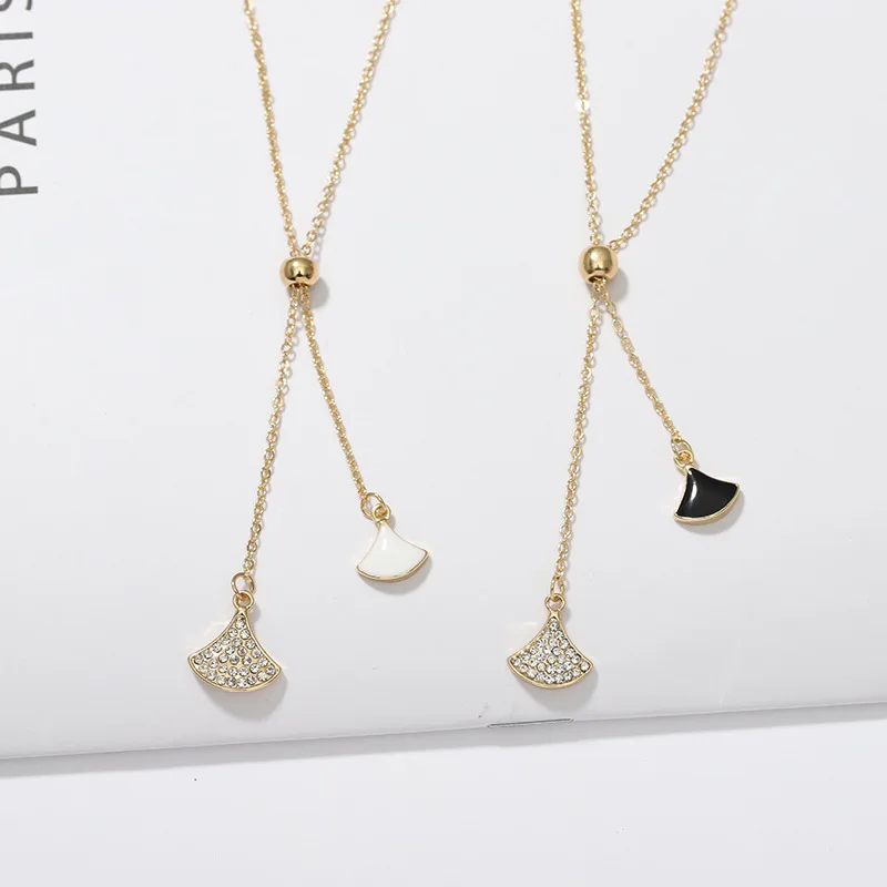 Exquisite and Elegant Fan-Shaped Lady Clavicle Chain Gold Short Scalloped Shell Necklace Fashion Pendant Choker
Exquisite and Elegant Fan-Shaped Lady Clavicle Chain Gold Short Scalloped Shell Necklace Fashion Pendant Choker