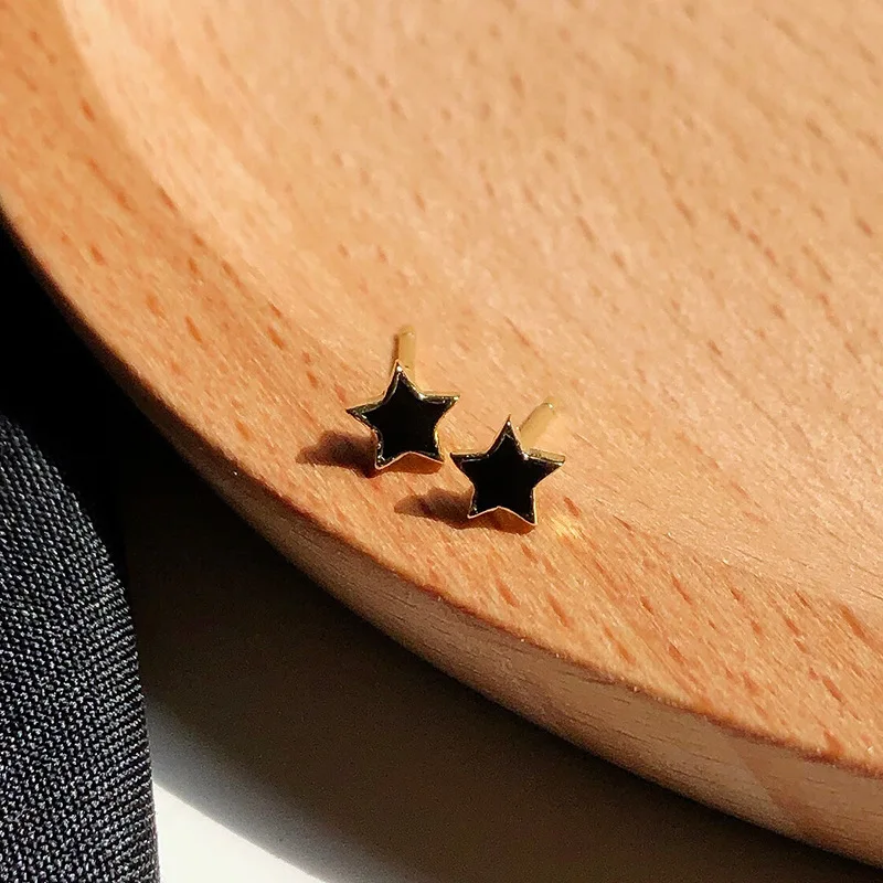 S925 sterling silver mini exquisite and small black star earrings personalized K gold five-pointed star earrings
S925 sterling silver mini exquisite and small black star earrings personalized K gold five-pointed star earrings
