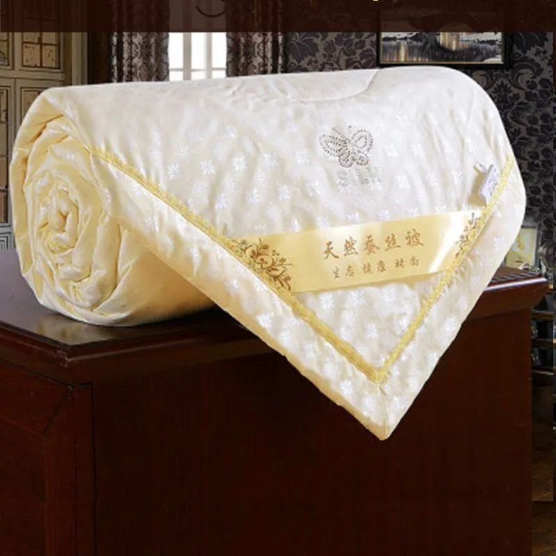 High Quality Mulberry Silk Quilt Summer Jacquard Duvets Four Seasons Keep Warm Comforters 100% Cotton Cover King Queen Full Size
High Quality Mulberry Silk Quilt Summer Jacquard Duvets Four Seasons Keep Warm Comforters 100% Cotton Cover King Queen Full Size