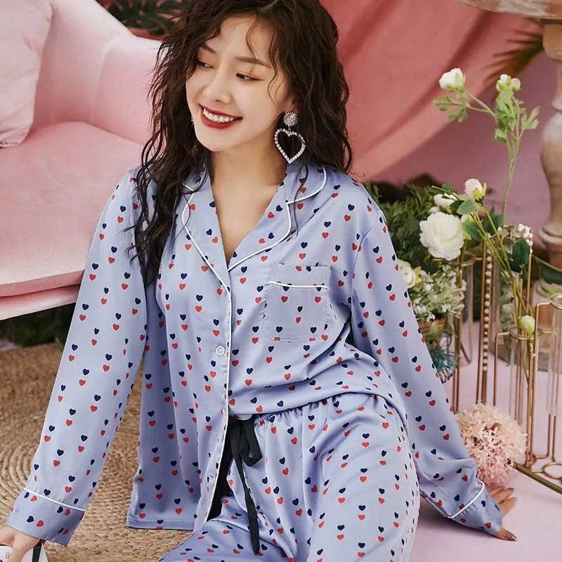 New Ladies Sweet Heart Printed Pajamas Set Soft Thin Silk Satin Sleepwear Comfort Loose Turn-down Collar Casual Wear
New Ladies Sweet Heart Printed Pajamas Set Soft Thin Silk Satin Sleepwear Comfort Loose Turn-down Collar Casual Wear