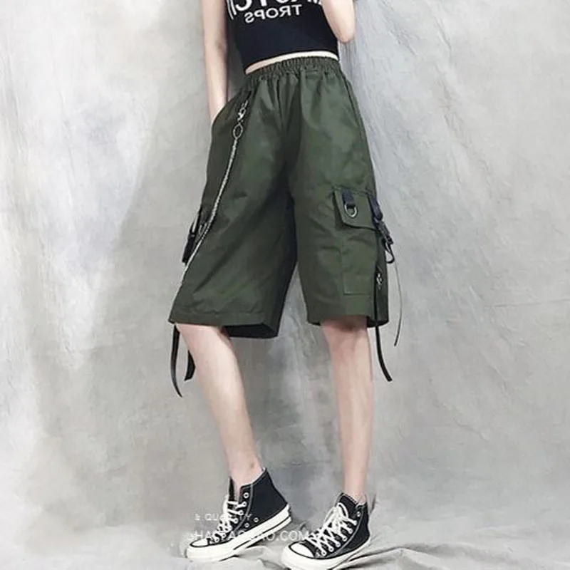 Summer Women Cargo Shorts Female Loose Straight Casual Short Pants Fashion Elastic Waist Handsome Chain Knee Length Shorts 
Summer Women Cargo Shorts Female Loose Straight Casual Short Pants Fashion Elastic Waist Handsome Chain Knee Length Shorts