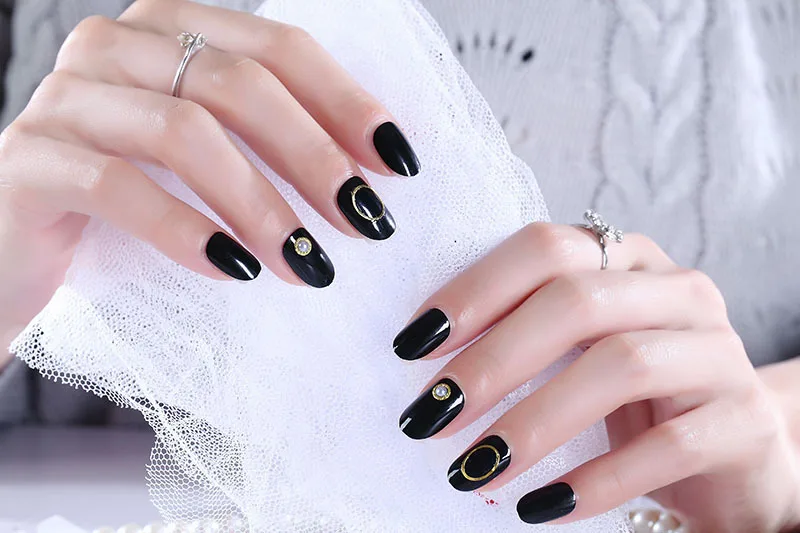 2021 False Nail Finished Manicure Round Head Patch Black Carved Circle Golden Balls Nail Tips 24 Pieces Fake Nailsnew
2021 False Nail Finished Manicure Round Head Patch Black Carved Circle Golden Balls Nail Tips 24 Pieces Fake Nailsnew
