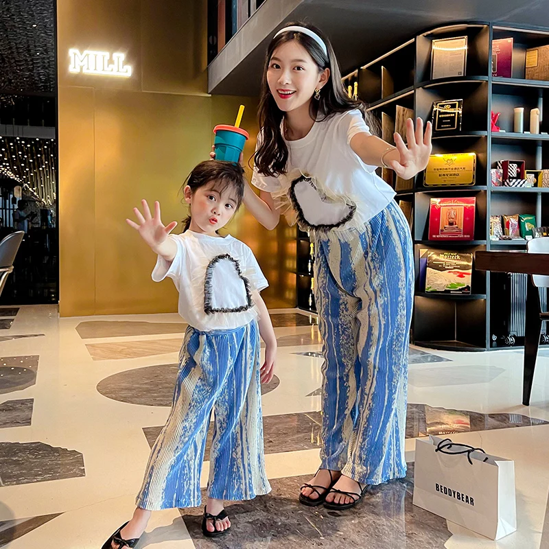 Parent-child Suit White T-shirt and High-waist Wide Pants 2PCS Set Mother and Daughter Summer Set Family Matching Clothes New
Parent-child Suit White T-shirt and High-waist Wide Pants 2PCS Set Mother and Daughter Summer Set Family Matching Clothes New