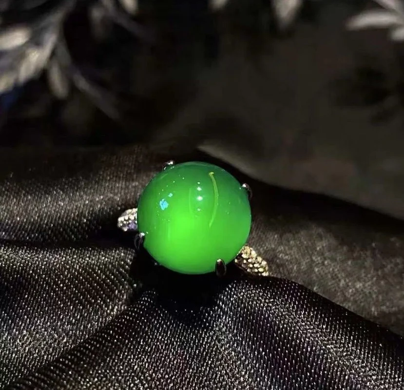 Natural inlaid green egg noodle chalcedony Ring Chinese Jadeite Ring Charm Jewelry Hand Carved Fashion Accessories for Women16mm
Natural inlaid green egg noodle chalcedony Ring Chinese Jadeite Ring Charm Jewelry Hand Carved Fashion Accessories for Women16mm