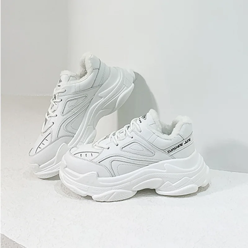 New 2021 Running Shoes Breathable Outdoor Sports Shoes Lightweight Sneakers for Women Comfortable Athletic Training Footwear 
New 2021 Running Shoes Breathable Outdoor Sports Shoes Lightweight Sneakers for Women Comfortable Athletic Training Footwear