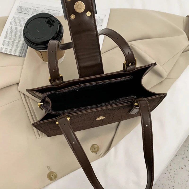 Women Shoulder Bags Hand Designer Luxury Soft PU Leather Shoulder Bag Lady Stone Pattern Purse Solid Fashion Vintage Handbags 
Women Shoulder Bags Hand Designer Luxury Soft PU Leather Shoulder Bag Lady Stone Pattern Purse Solid Fashion Vintage Handbags