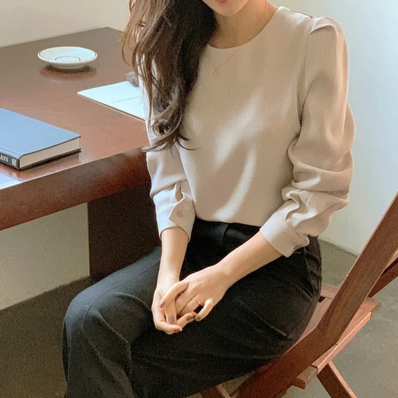 2021 Fall Winter New Korean Temperament Basic All Match Pullover Puff Sleeve Gentle Solid Color Shirt Fashion Elegant Blouse
2021 Fall Winter New Korean Temperament Basic All Match Pullover Puff Sleeve Gentle Solid Color Shirt Fashion Elegant Blouse