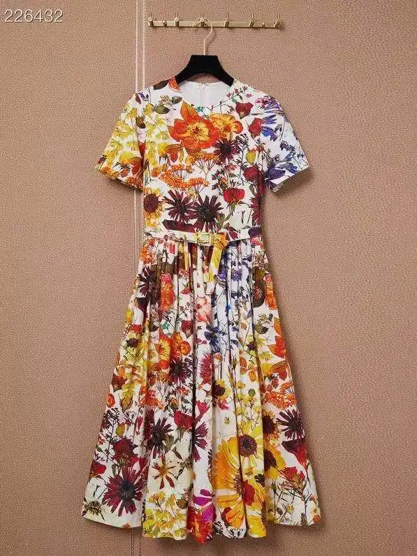 High Quality 100% Cotton Autumn Dress 2021 Runway Fashion Women Flower Print Belt Short Sleeves Elegant Midi Dress
High Quality 100% Cotton Autumn Dress 2021 Runway Fashion Women Flower Print Belt Short Sleeves Elegant Midi Dress