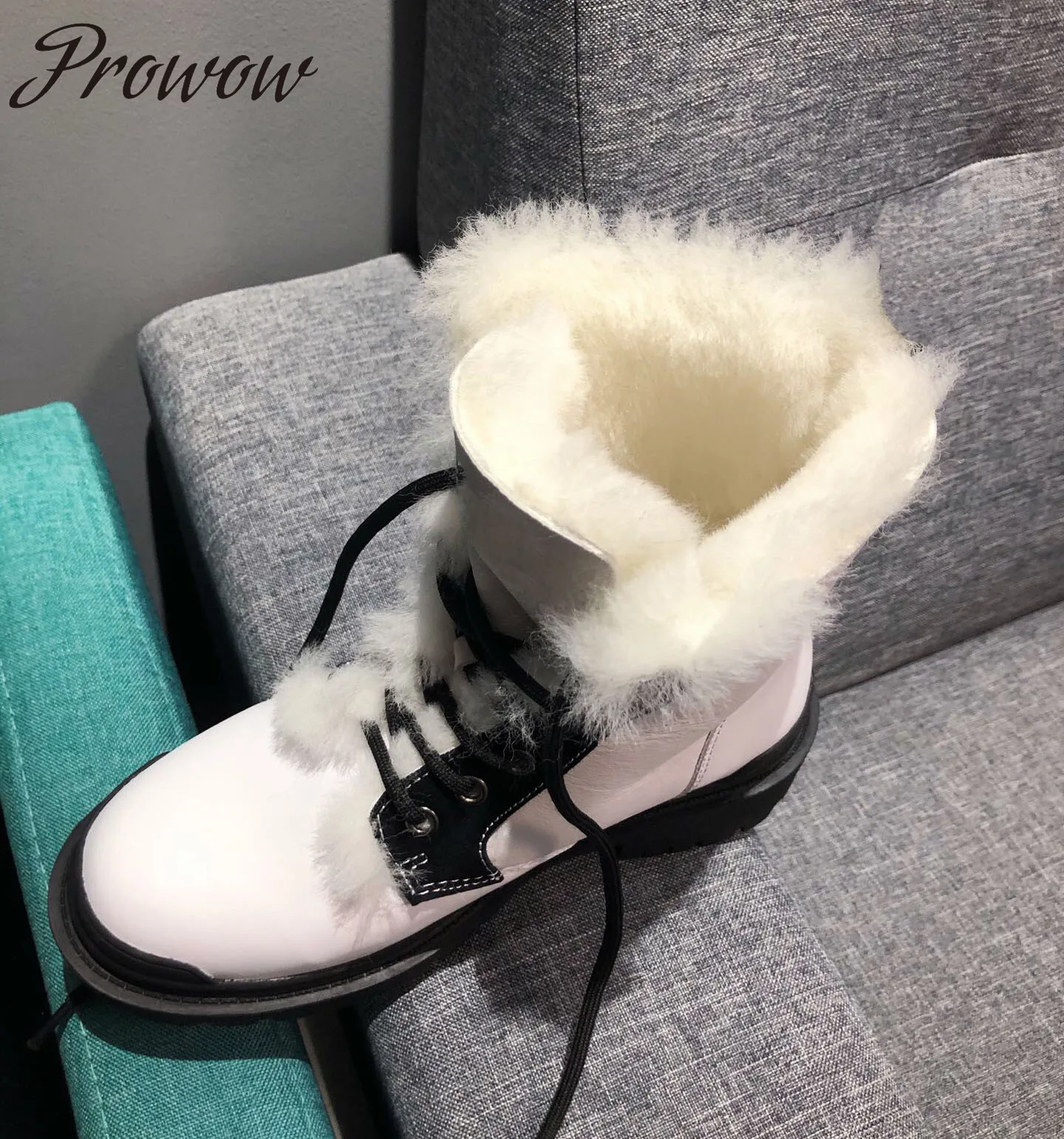 Women's Shoes
Women's Shoes