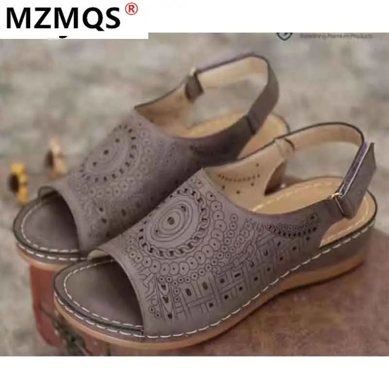 Women Sandals Retro Leather Wedges Open Toe Hollow Ladies Shoes Summer 2021 New Fashion Outdoor Beach Sandals Comfy Soft Female
Women Sandals Retro Leather Wedges Open Toe Hollow Ladies Shoes Summer 2021 New Fashion Outdoor Beach Sandals Comfy Soft Female