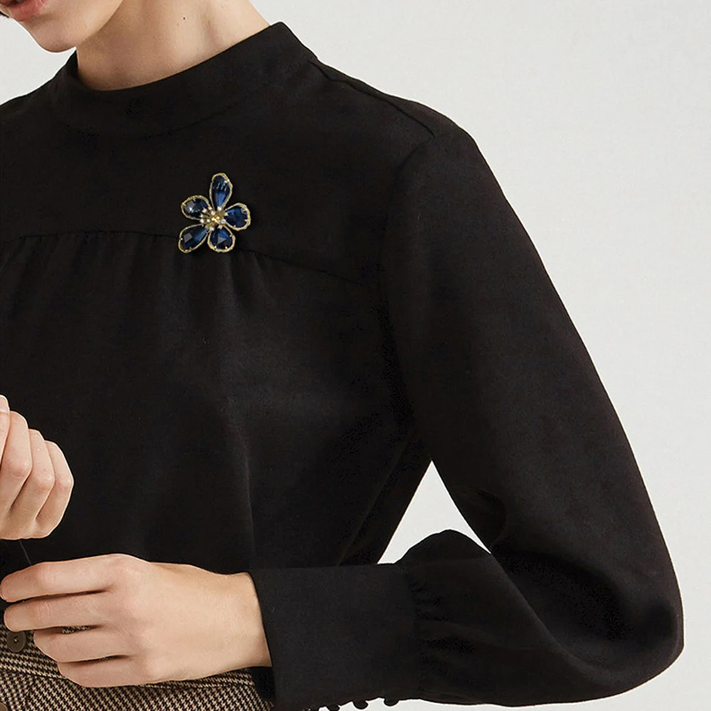 Elegant Women's Crystal Flower Brooch Vintage Jewelry Retro Style Brooches Decoration For Suit Sweater Shirt Broche Femme
Elegant Women's Crystal Flower Brooch Vintage Jewelry Retro Style Brooches Decoration For Suit Sweater Shirt Broche Femme