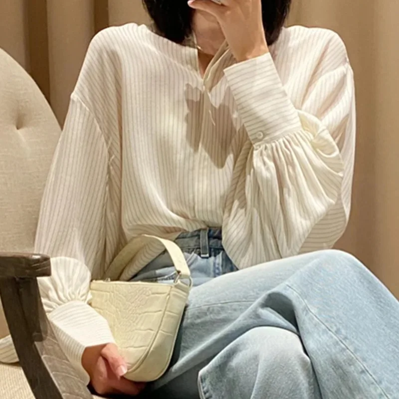 Women's White Silhouette Blouse Striped o Neck Loose Lantern Sleeve Single Breasted Ol Shirt 2021 Spring New
Women's White Silhouette Blouse Striped o Neck Loose Lantern Sleeve Single Breasted Ol Shirt 2021 Spring New