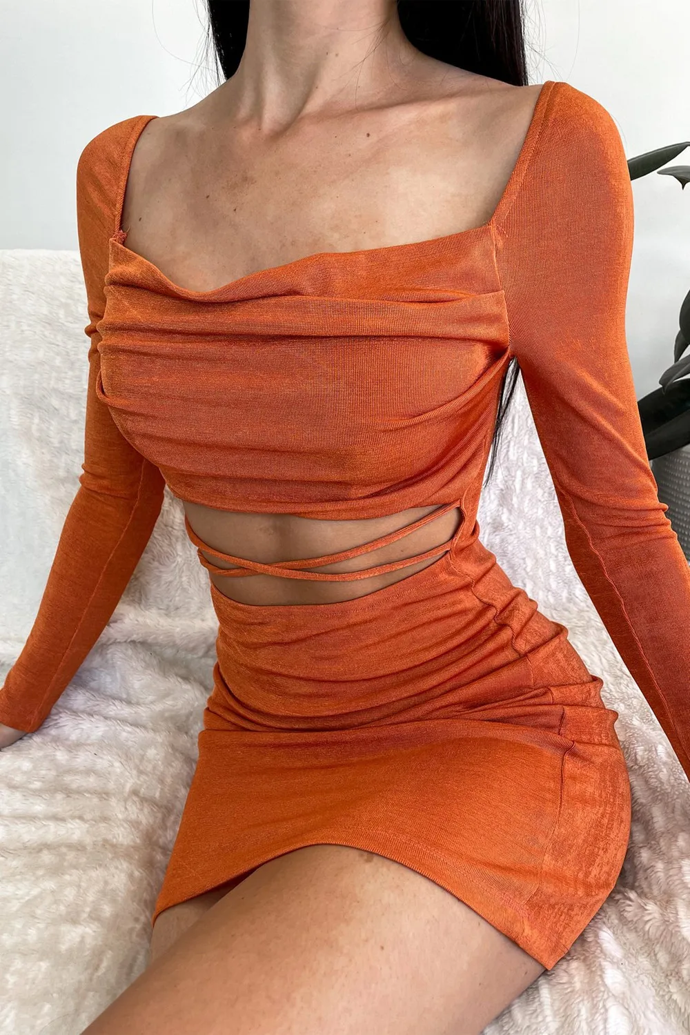 Sexy Cut Out Bandage Dress Women Long Sleeve Autumn Ruched Party Package Hip Mini Dresses Flat-fitting Collar Slim Fit Dresses
Sexy Cut Out Bandage Dress Women Long Sleeve Autumn Ruched Party Package Hip Mini Dresses Flat-fitting Collar Slim Fit Dresses