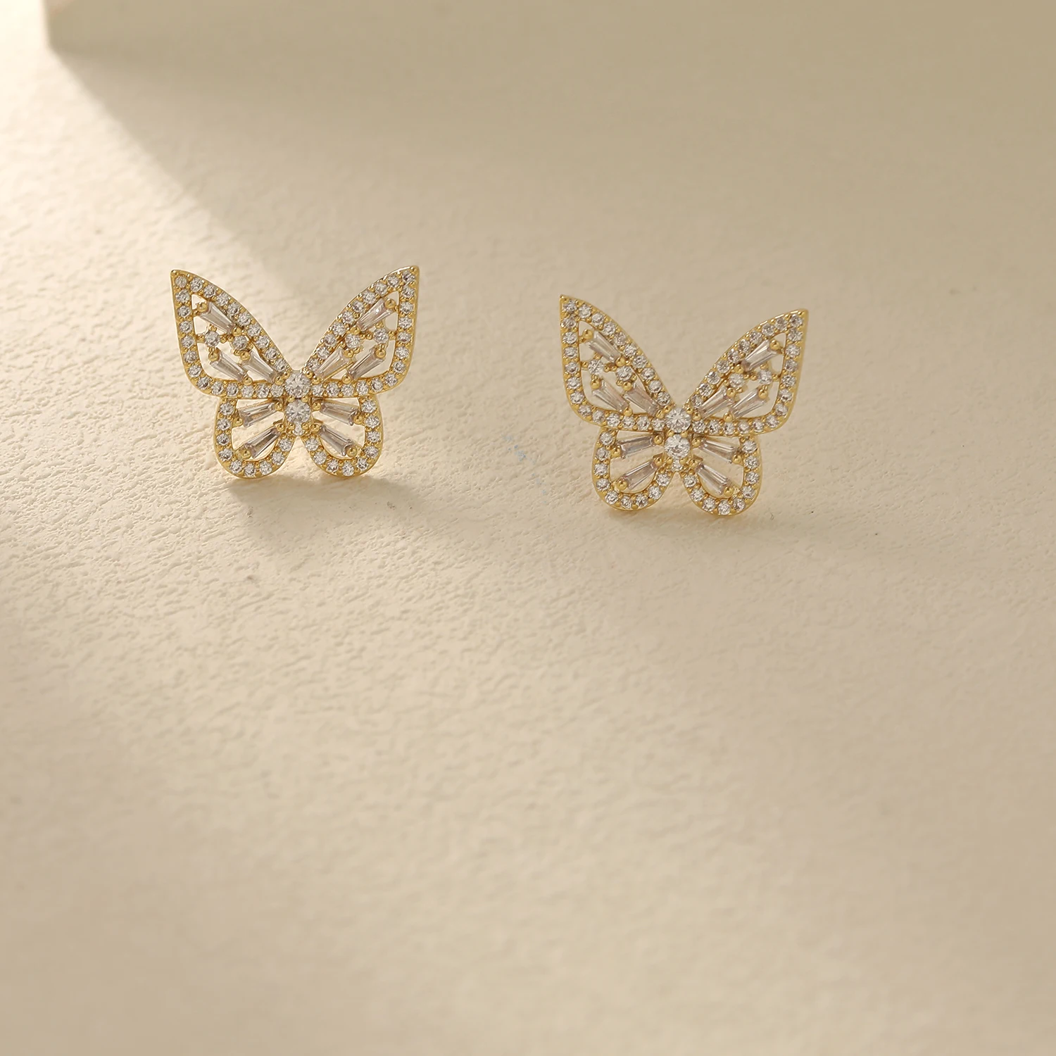 Sweet Girl's Accessories Butterfly Zircon Earrings Fashion Jewelry For Party Journey Youth Fashion HYACINTH
Sweet Girl's Accessories Butterfly Zircon Earrings Fashion Jewelry For Party Journey Youth Fashion HYACINTH