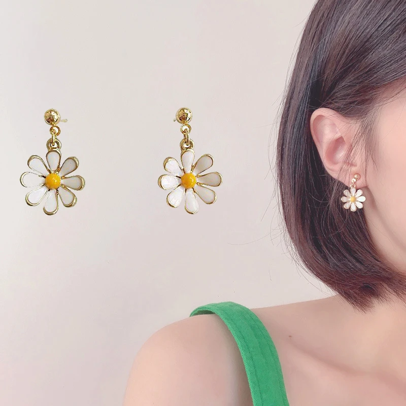 Cute Korean Fashion Daisy Earrings For Women Teens Girls Sweet Dangle Earrings Ear Clips Studs Party Jewelry Summer Wearing
Cute Korean Fashion Daisy Earrings For Women Teens Girls Sweet Dangle Earrings Ear Clips Studs Party Jewelry Summer Wearing