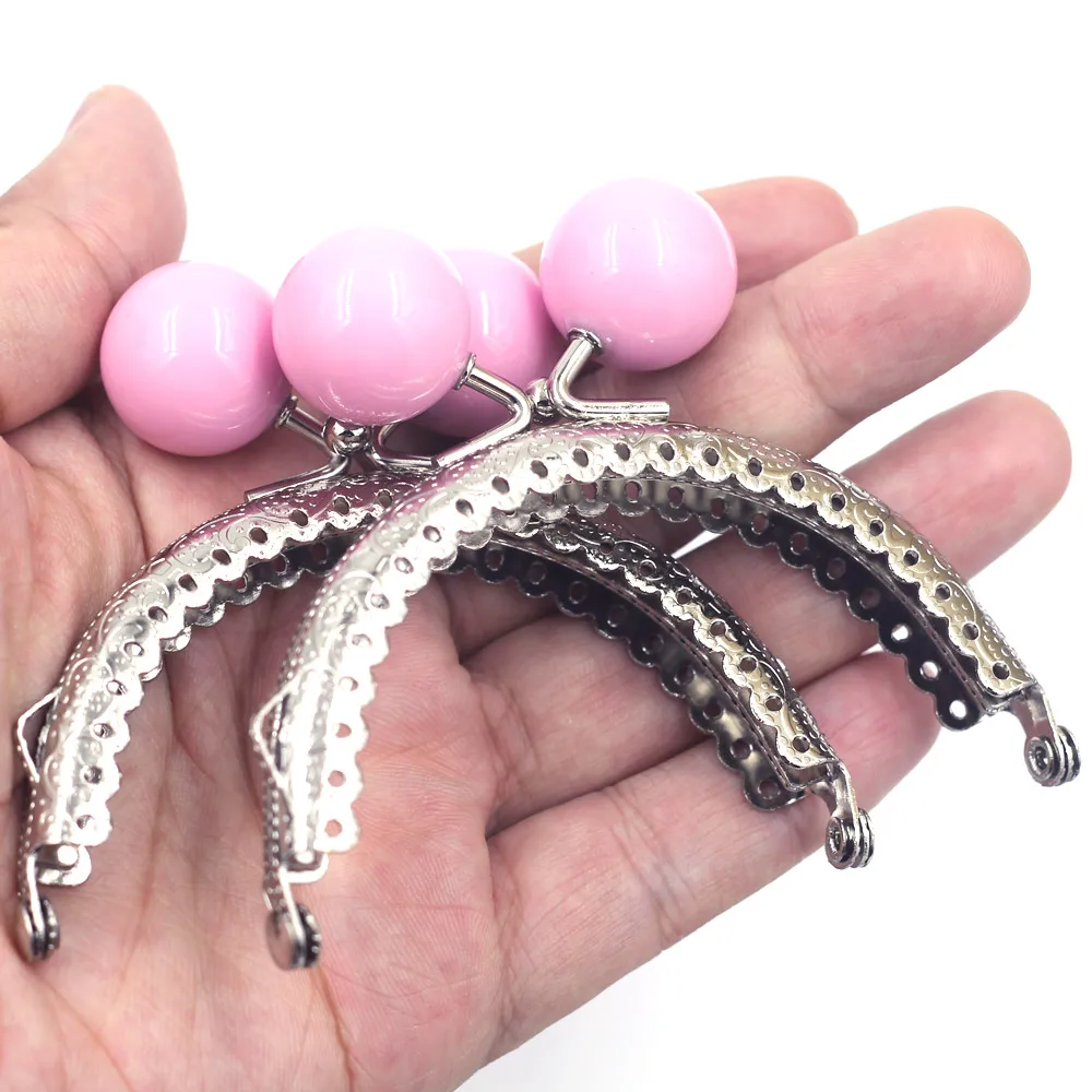 30PCS 8.5cm Ruffled Arch Purse Frames Kiss Clasps Clutch Buckle Handbag Handle Pink Ball Luggage Crafts Hardware Accessories
30PCS 8.5cm Ruffled Arch Purse Frames Kiss Clasps Clutch Buckle Handbag Handle Pink Ball Luggage Crafts Hardware Accessories
