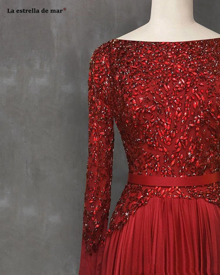 suknie wieczorowe Red Elegant Evening Dresses New Lace Crystal Silk Long Sleeve A Line prom crown abiti da cerimonia da sera
suknie wieczorowe Red Elegant Evening Dresses New Lace Crystal Silk Long Sleeve A Line prom crown abiti da cerimonia da sera