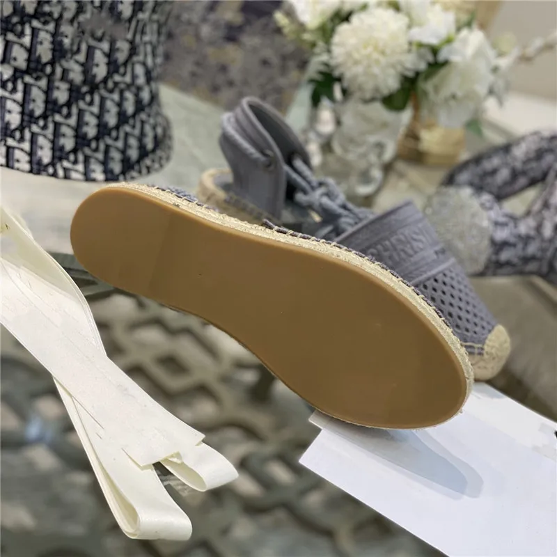 Spring And Summer Straw Shoes Fisherman's Shoes Three Dimensional Embroidered Cloth Women's Sandals Luxury Brand Designers
Spring And Summer Straw Shoes Fisherman's Shoes Three Dimensional Embroidered Cloth Women's Sandals Luxury Brand Designers