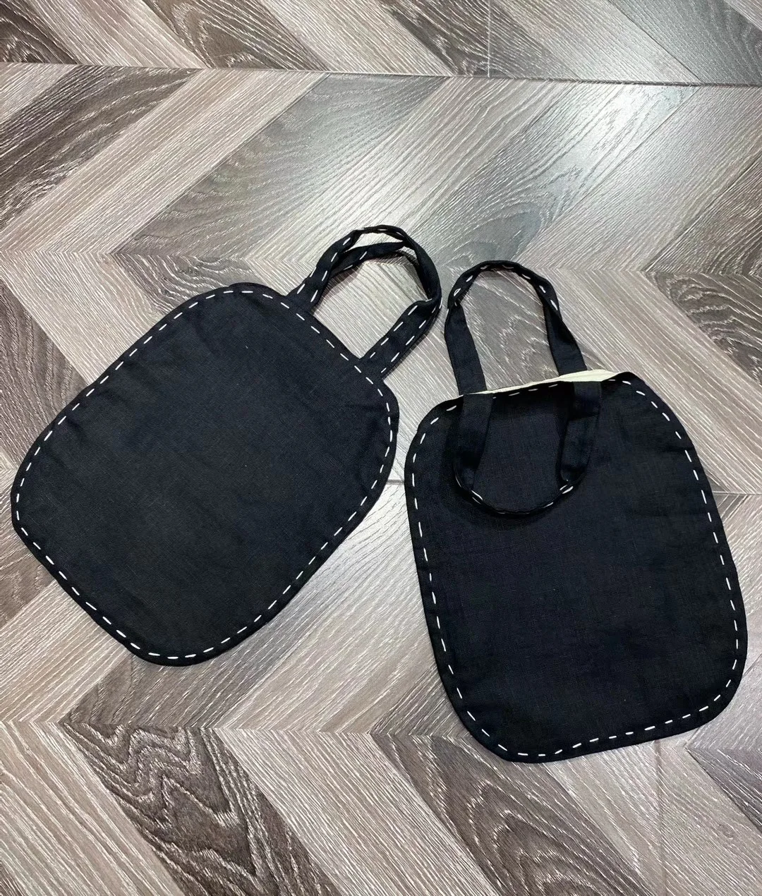 Hand-stitched Linen Flowers Embroidery Lovely Small Bag
Hand-stitched Linen Flowers Embroidery Lovely Small Bag