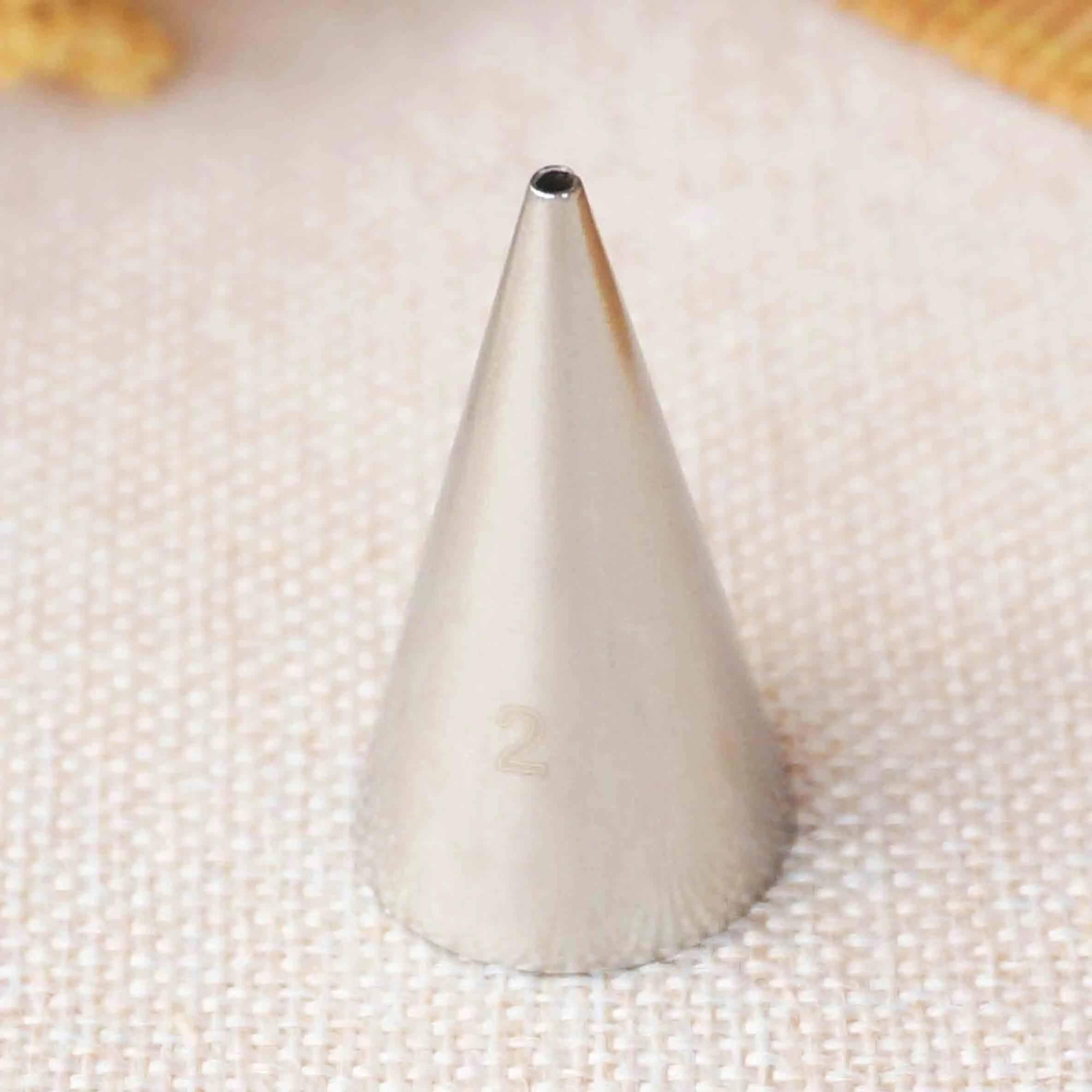 #2 Piping Nozzles Pastry Icing Tips Fondant Cup Cake DIY Chocolate Decorating Baking Tools Write Word Pull line Stainless Steel
#2 Piping Nozzles Pastry Icing Tips Fondant Cup Cake DIY Chocolate Decorating Baking Tools Write Word Pull line Stainless Steel