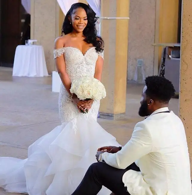 South African Mermaid Wedding Dresses off the shoulder Cascading Ruffles Organza lace appliques Bridal Gowns
South African Mermaid Wedding Dresses off the shoulder Cascading Ruffles Organza lace appliques Bridal Gowns