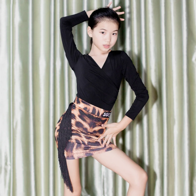 2020 Kids Latin Dance Costumes Girls Samba Dance Dress V-Neck Long Sleeves Tops Leopard Skirt Fringe Suit Practice Wear DNV13957
2020 Kids Latin Dance Costumes Girls Samba Dance Dress V-Neck Long Sleeves Tops Leopard Skirt Fringe Suit Practice Wear DNV13957