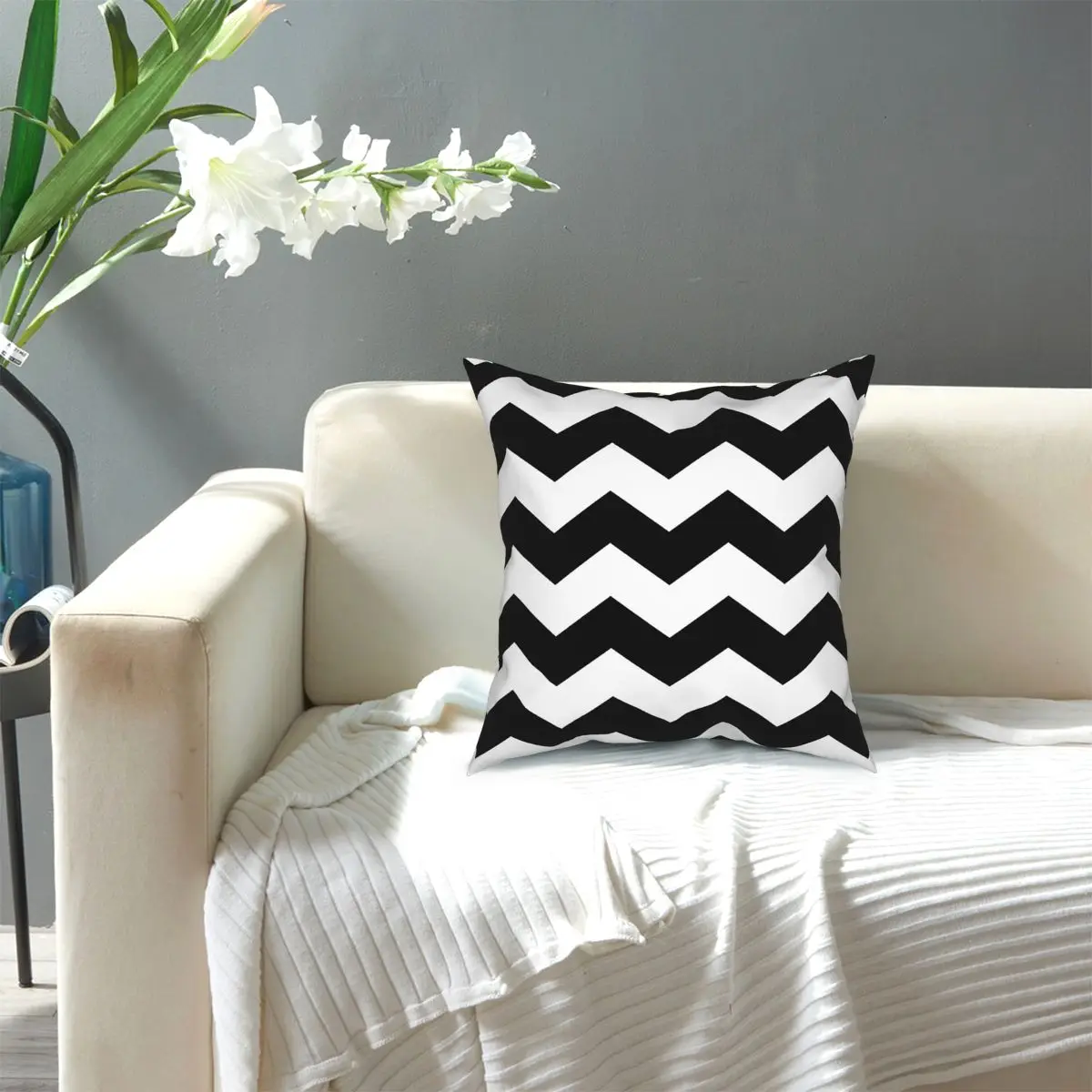 Modern And Minimal Black And White Chevron Pattern. Nordic Art Style Throw Pillow Cover Cushions for Sofa Casual Cushion Covers
Modern And Minimal Black And White Chevron Pattern. Nordic Art Style Throw Pillow Cover Cushions for Sofa Casual Cushion Covers