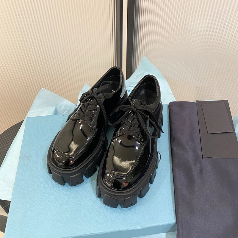 Туфли женские из натуральной лакированной кожи, на платформе
Туфли женские из натуральной лакированной кожи, на платформе