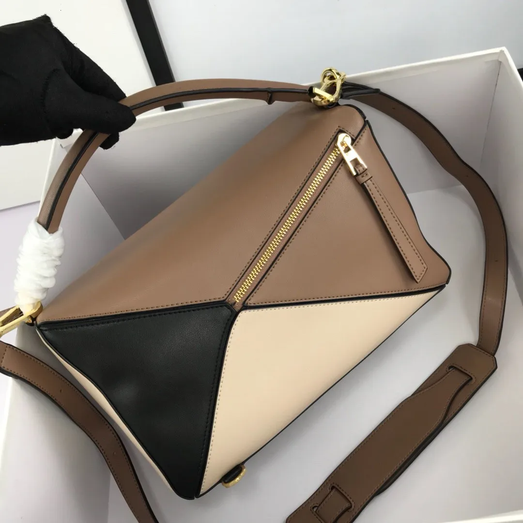 2021 New PremiumLeather Bag Female Handbag Fashion Brand Logo Bag Luxury Designer Bag Multi-Functional Shoulder Bag
2021 New PremiumLeather Bag Female Handbag Fashion Brand Logo Bag Luxury Designer Bag Multi-Functional Shoulder Bag