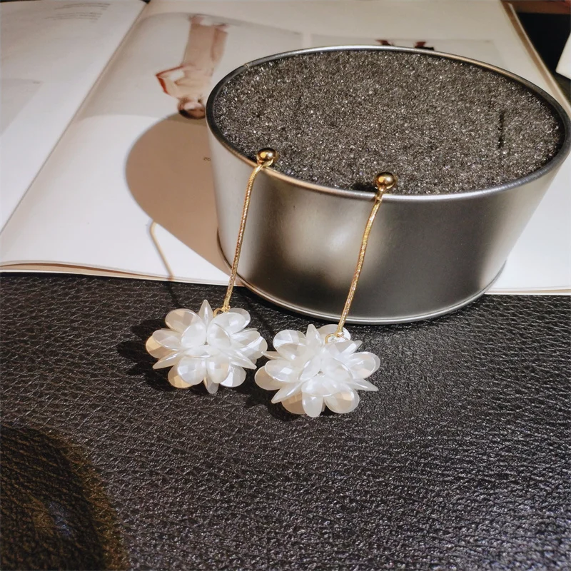 White Flower Earrings Acrylic Resin Petal Floral Women Long Tassel Dangle Earring Women Handmade Holiday Party Jewelry
White Flower Earrings Acrylic Resin Petal Floral Women Long Tassel Dangle Earring Women Handmade Holiday Party Jewelry