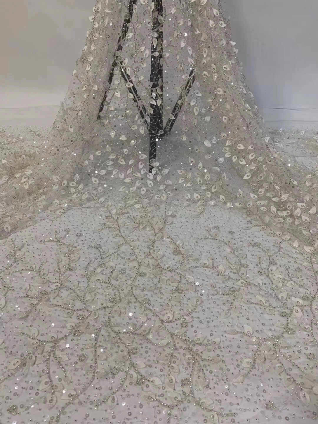 The latest French Nigeria mesh lace fabric 2020 high-quality lace fabric tulle African lace fabric wedding dress D38161
The latest French Nigeria mesh lace fabric 2020 high-quality lace fabric tulle African lace fabric wedding dress D38161