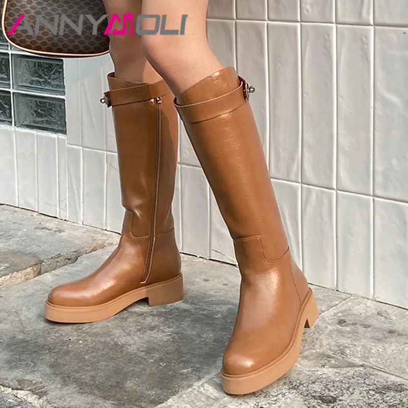 Высокие женские сапоги до колена ANNYMOLI из натуральной кожи, сапоги на платформе и среднем каблуке для верховой езды, на молнии, с пряжкой, на б...
Высокие женские сапоги до колена ANNYMOLI из натуральной кожи, сапоги на платформе и среднем каблуке для верховой езды, на молнии, с пряжкой, на б...