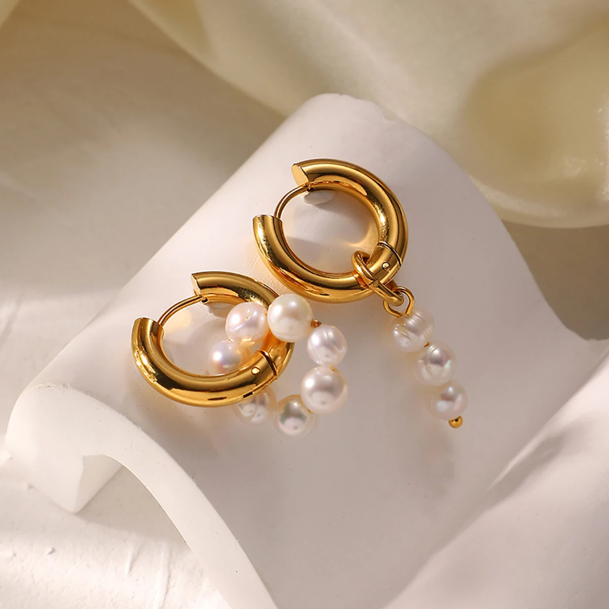 AENSOA Classic Charm Vintage Asymmetry Stainless Steel Golden Pearl Round Circle Earrings for Woman Fashion 2021 Pearl Earrings
AENSOA Classic Charm Vintage Asymmetry Stainless Steel Golden Pearl Round Circle Earrings for Woman Fashion 2021 Pearl Earrings