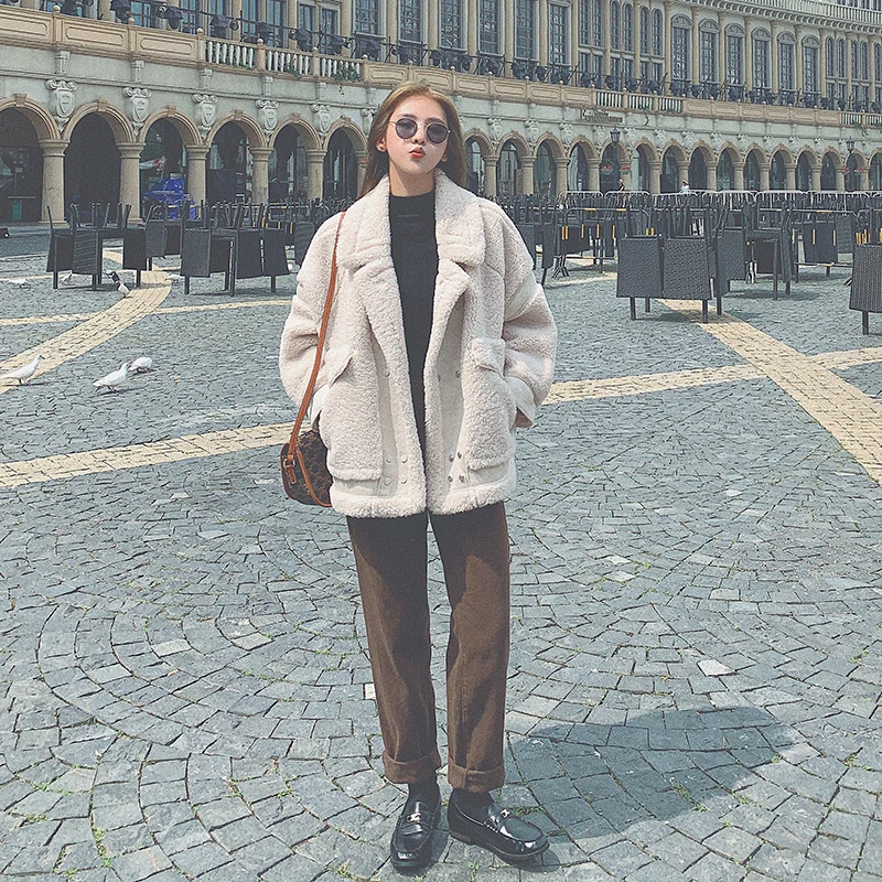 2020 New Winter Coat Retro Lazy Style Short Loose Fleece Artificial Fur One Lamb Fur Beige Coat Without Belt For Women C10
2020 New Winter Coat Retro Lazy Style Short Loose Fleece Artificial Fur One Lamb Fur Beige Coat Without Belt For Women C10