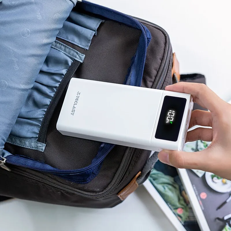TECLAST A40 Pro 40000mAh Mobile Power LED Digital Display Four outputs outdoor Large-capacity Power Bank Suitable For Xiaomi
TECLAST A40 Pro 40000mAh Mobile Power LED Digital Display Four outputs outdoor Large-capacity Power Bank Suitable For Xiaomi