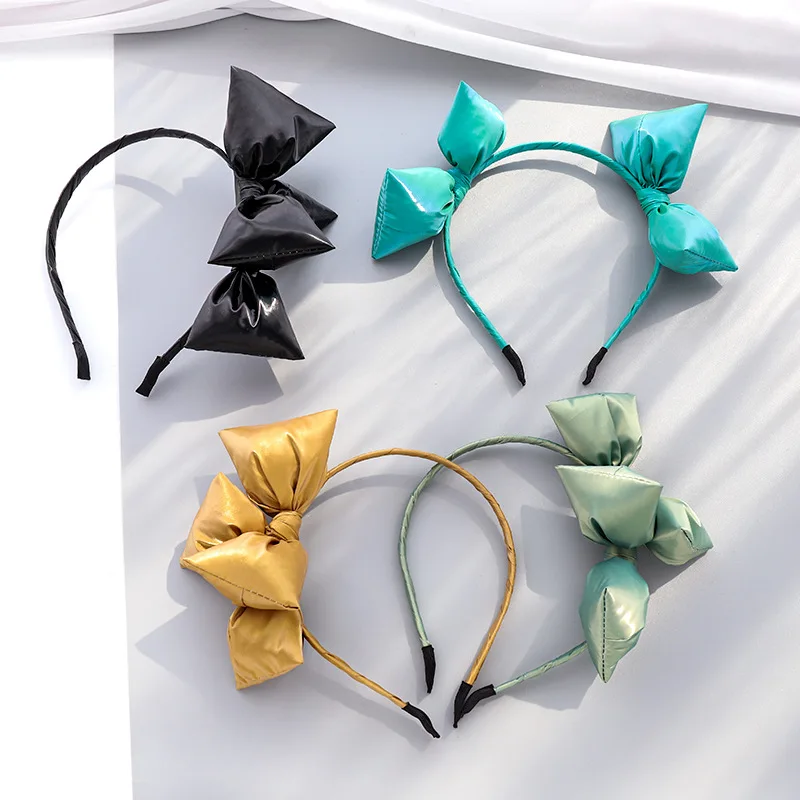 Korean version of Xiaoxiangfeng new product headband autumn and winter shiny fabric bow tie headband hairpin out female headband
Korean version of Xiaoxiangfeng new product headband autumn and winter shiny fabric bow tie headband hairpin out female headband